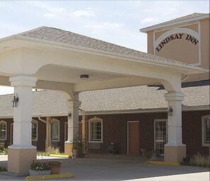 Exterior - Lindsay Inn (Lindsay)