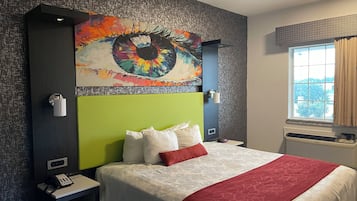 Room, 1 King Bed, Non Smoking | Desk, free WiFi, bed sheets