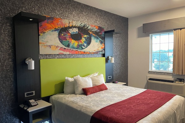 Room, 1 King Bed, Non Smoking | Desk, free WiFi, bed sheets