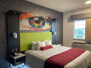 Room, 1 King Bed, Non Smoking | Desk, free WiFi, bed sheets