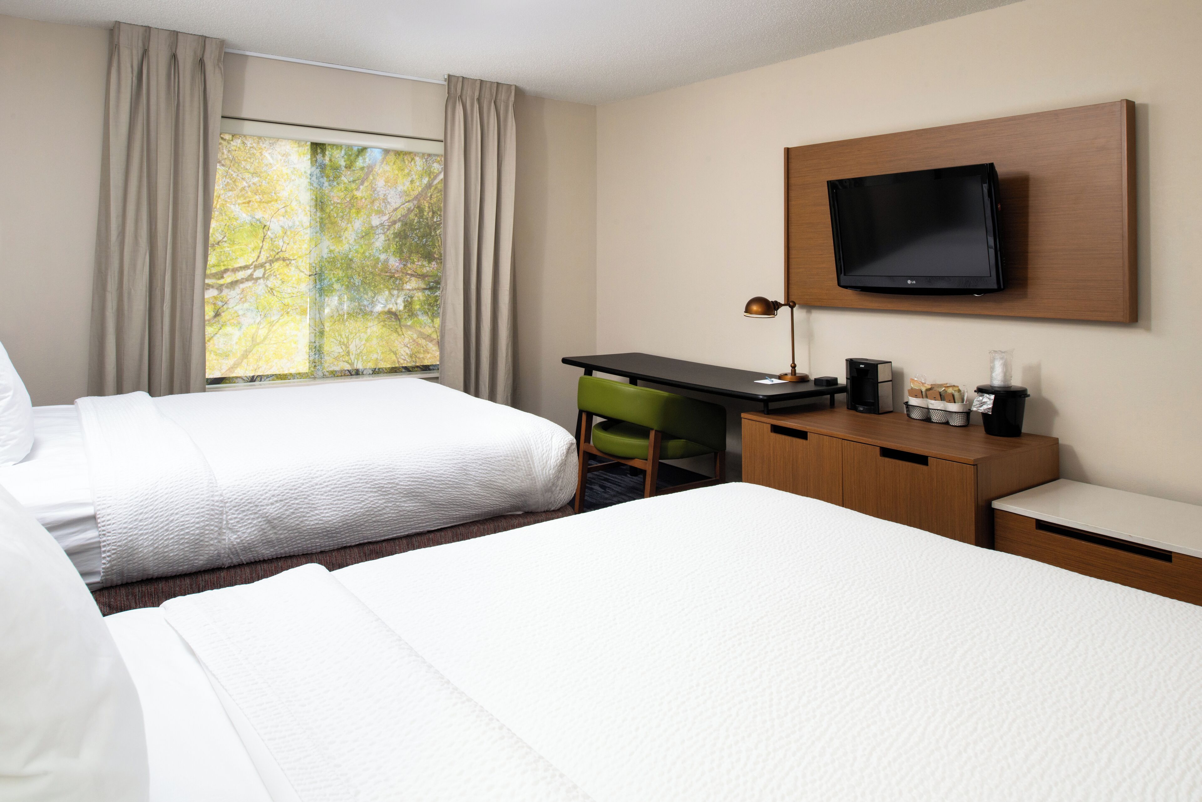 egyptian cotton sheets, premium bedding, in-room safe, desk