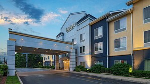 A Fairfield by Marriott hotel with a modern facade, a covered entrance, and a parking lot.