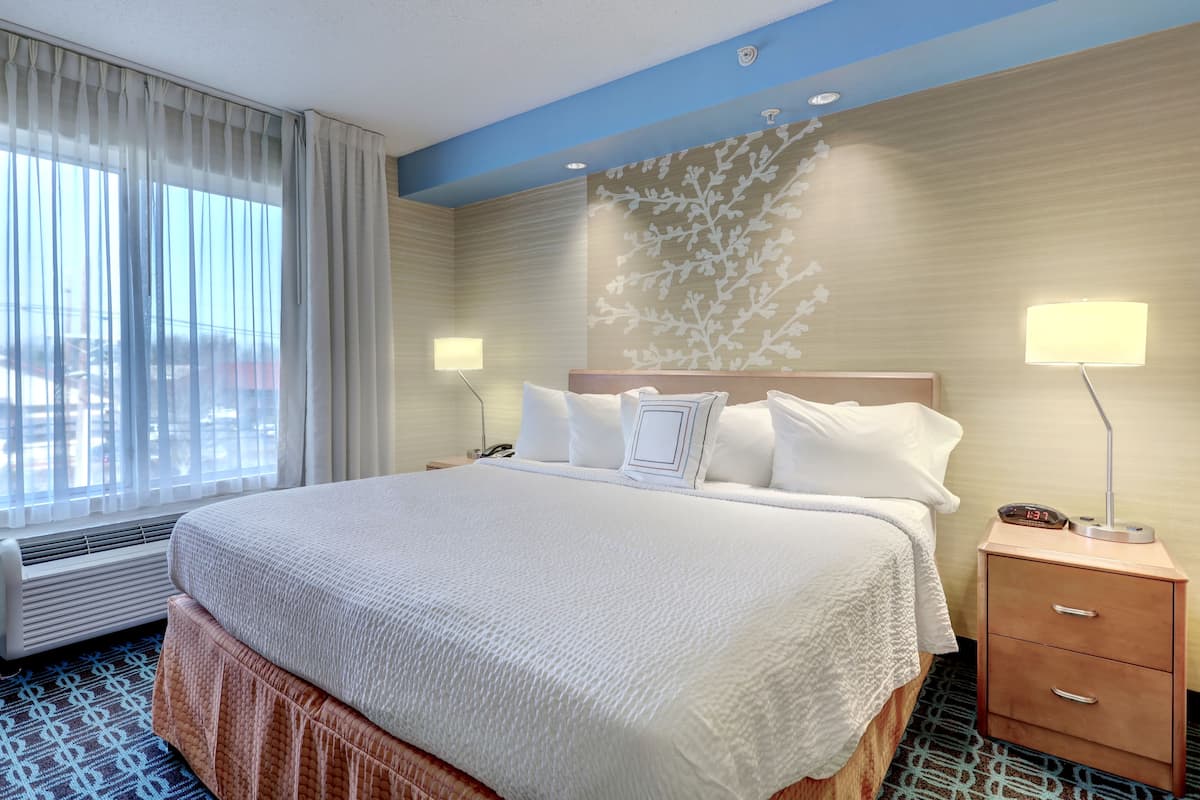 1 bedroom, premium bedding, pillow-top beds, desk