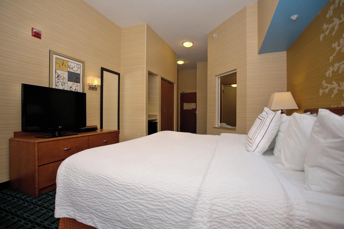 Room, 1 King Bed, Non Smoking | Pool | Indoor pool, outdoor pool