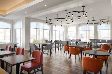Restaurant. Hilton Garden Inn Las Vegas/Henderson