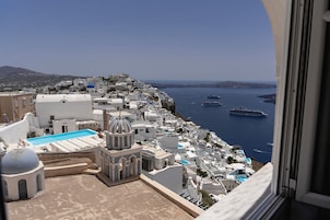 Habitación estándar doble, vistas a la ciudad | Caja fuerte, tabla de planchar con plancha, wifi gratis y ropa de cama
