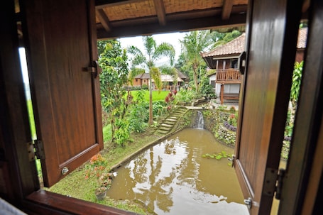 Vista al jardín. Puri Lumbung Cottages, Restaurant & Spa