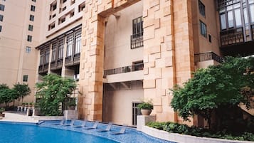 Seasonal outdoor pool