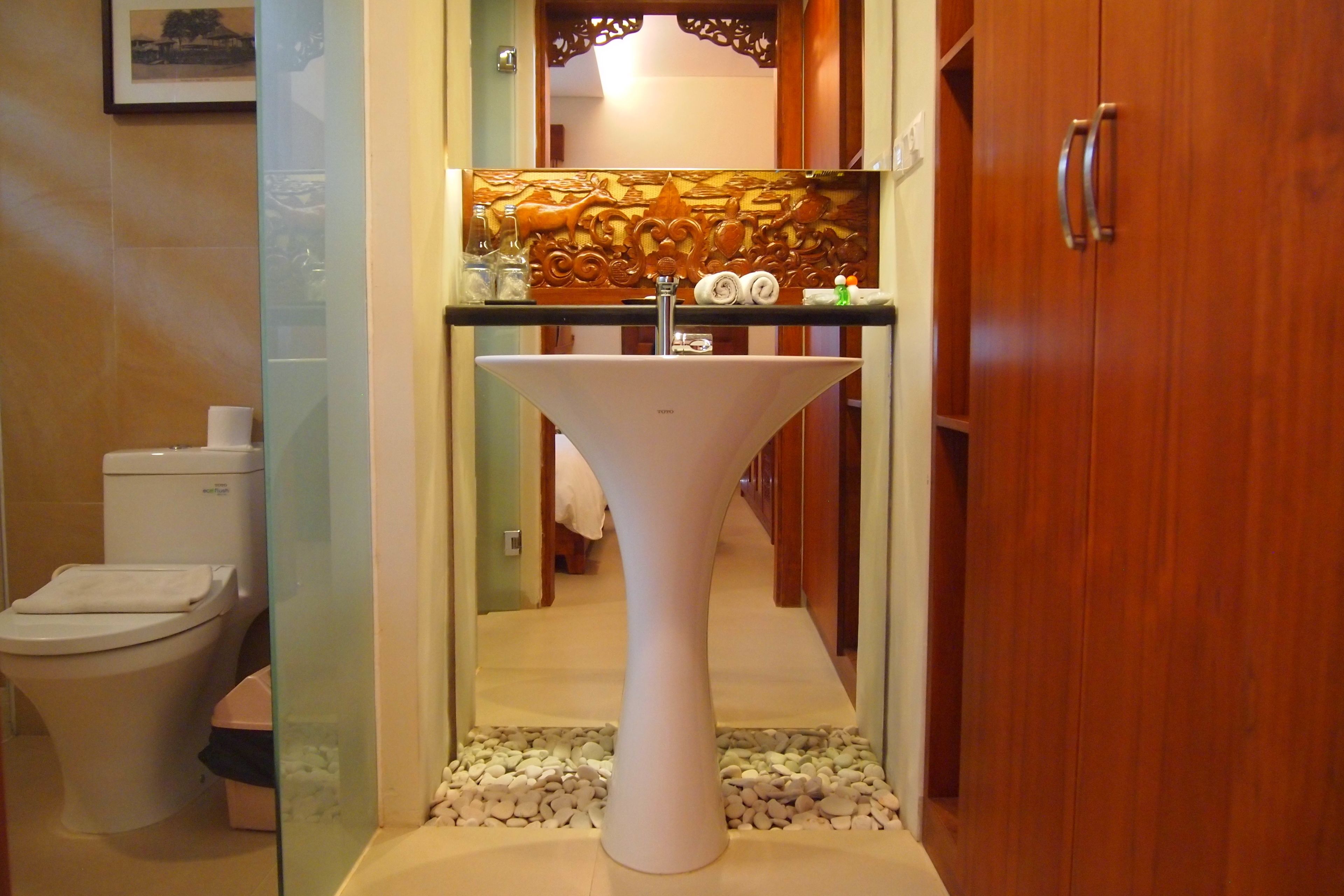 shower, free toiletries, hair dryer, slippers