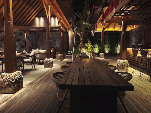 Yulia Village Inn