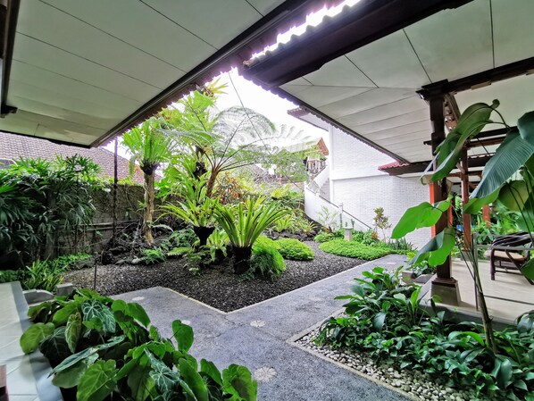 Garden view - Yulia Village Inn (Ubud)