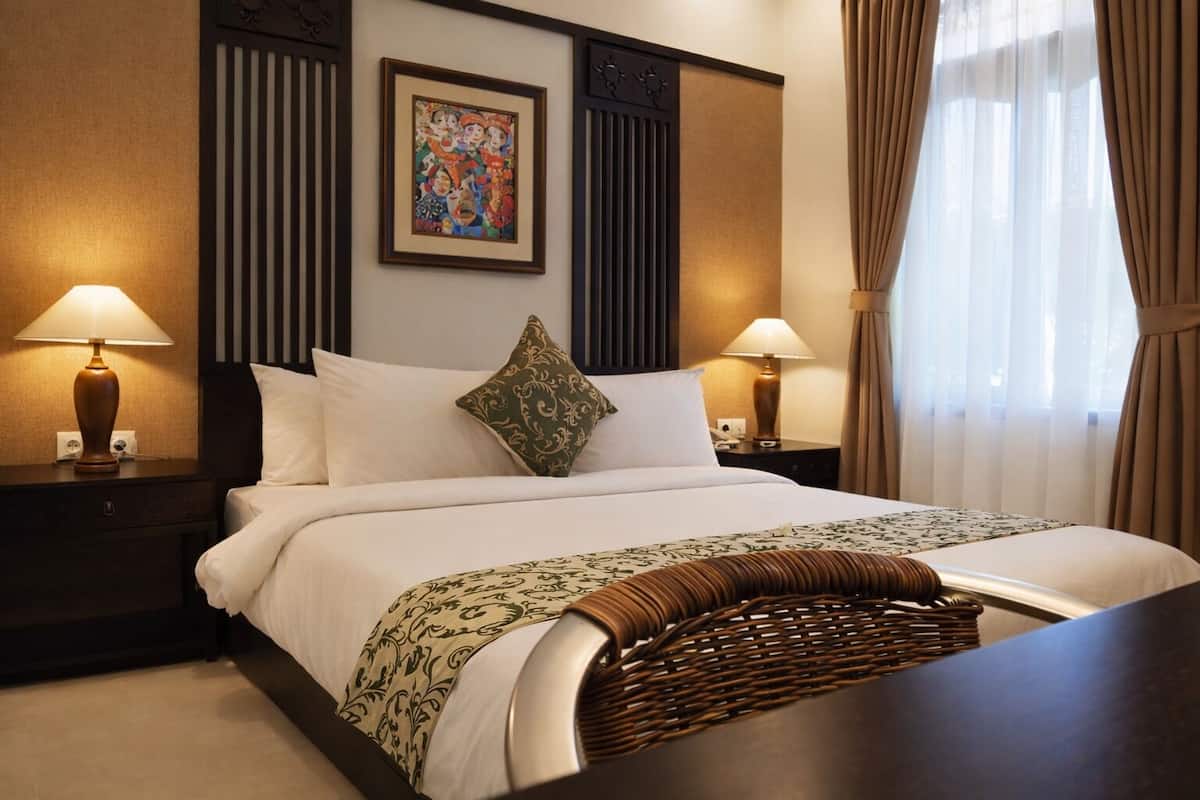 Deluxe Double Room | Minibar, in-room safe, desk, free WiFi