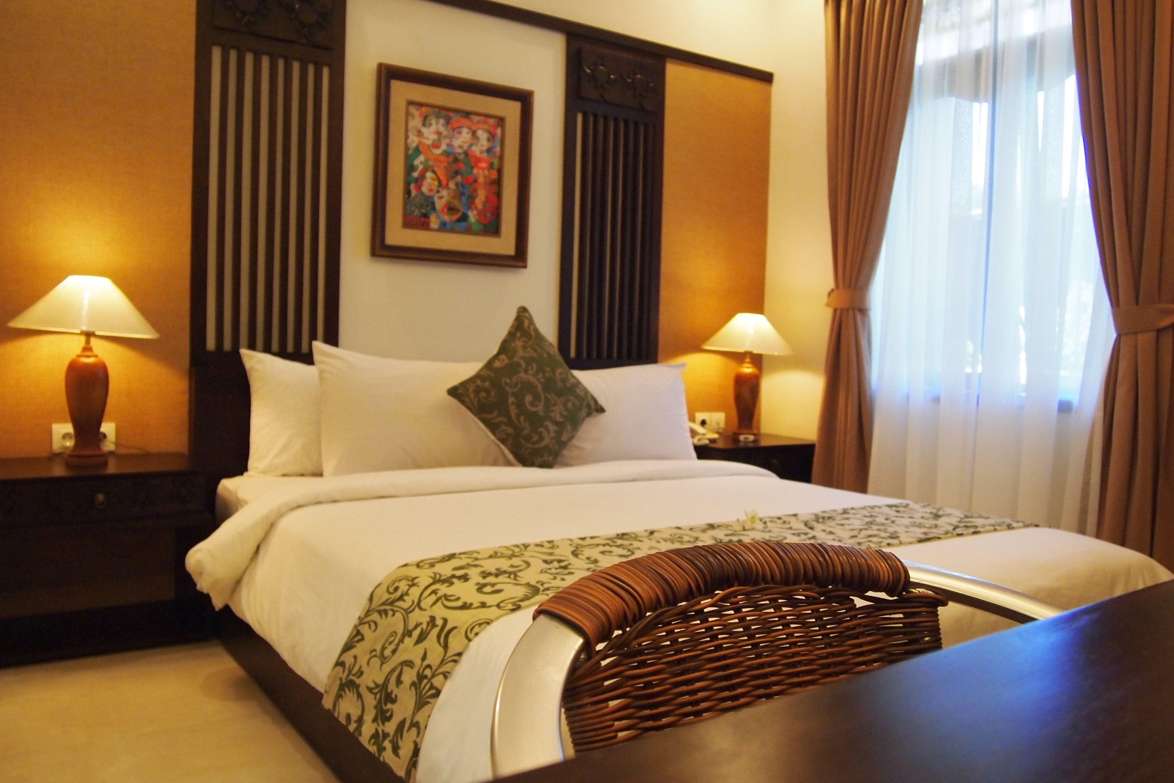 Minibar, in-room safe, desk, free WiFi