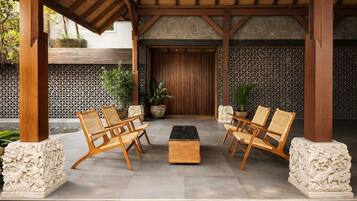 Coin salon dans le hall