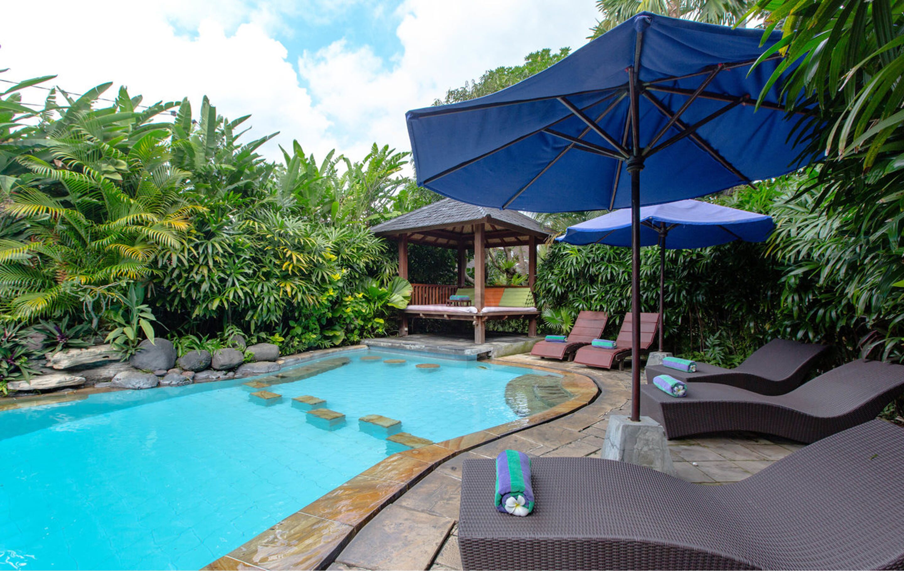 outdoor pool, pool loungers