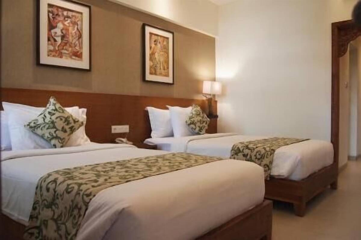 Minibar, in-room safe, desk, free WiFi