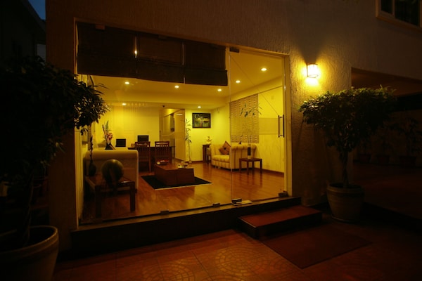 Justa Off Mg Road - 邦加羅爾