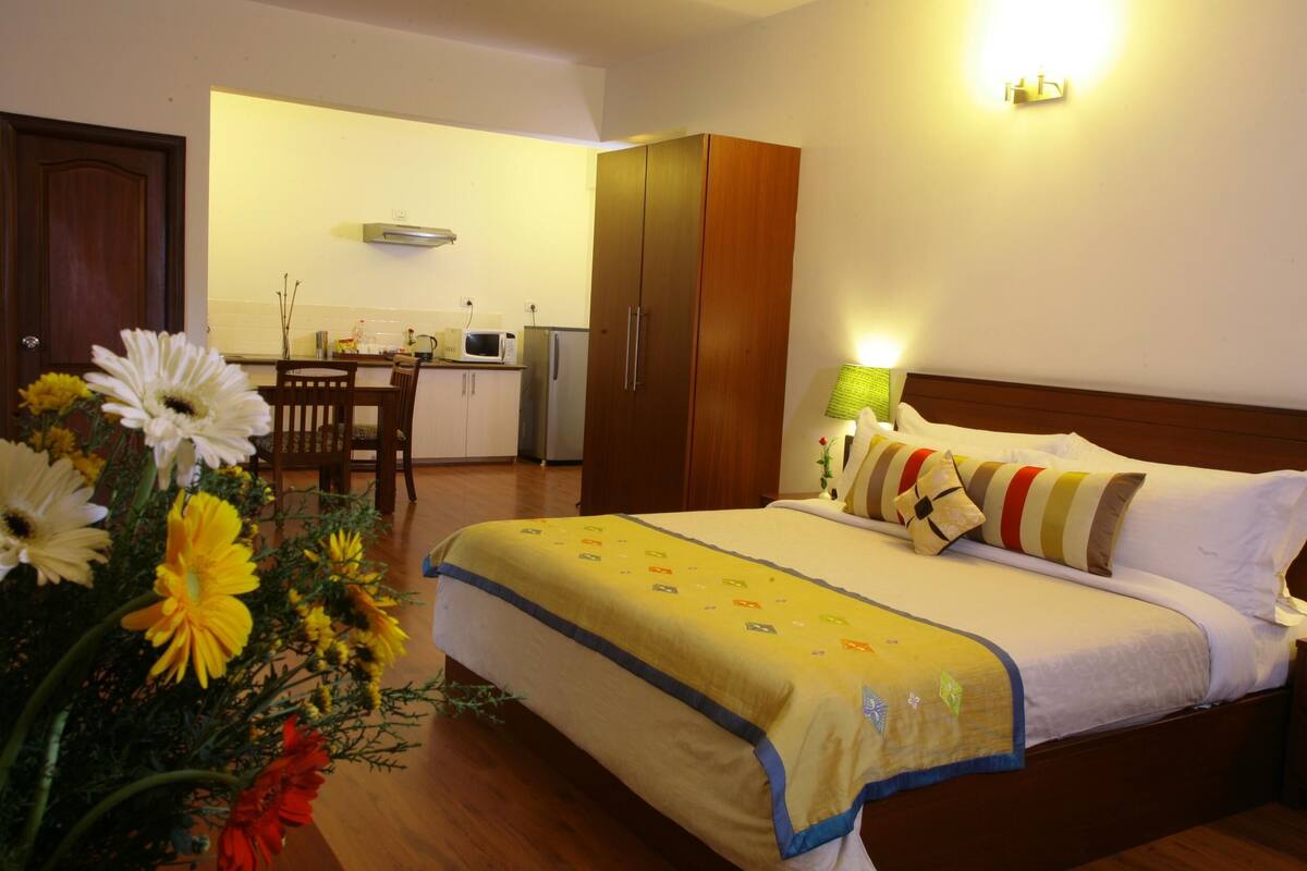 Premium bedding, minibar, in-room safe, desk