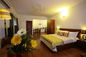 Premium bedding, minibar, in-room safe, desk - jüSTa Off MG Road (Bengaluru)