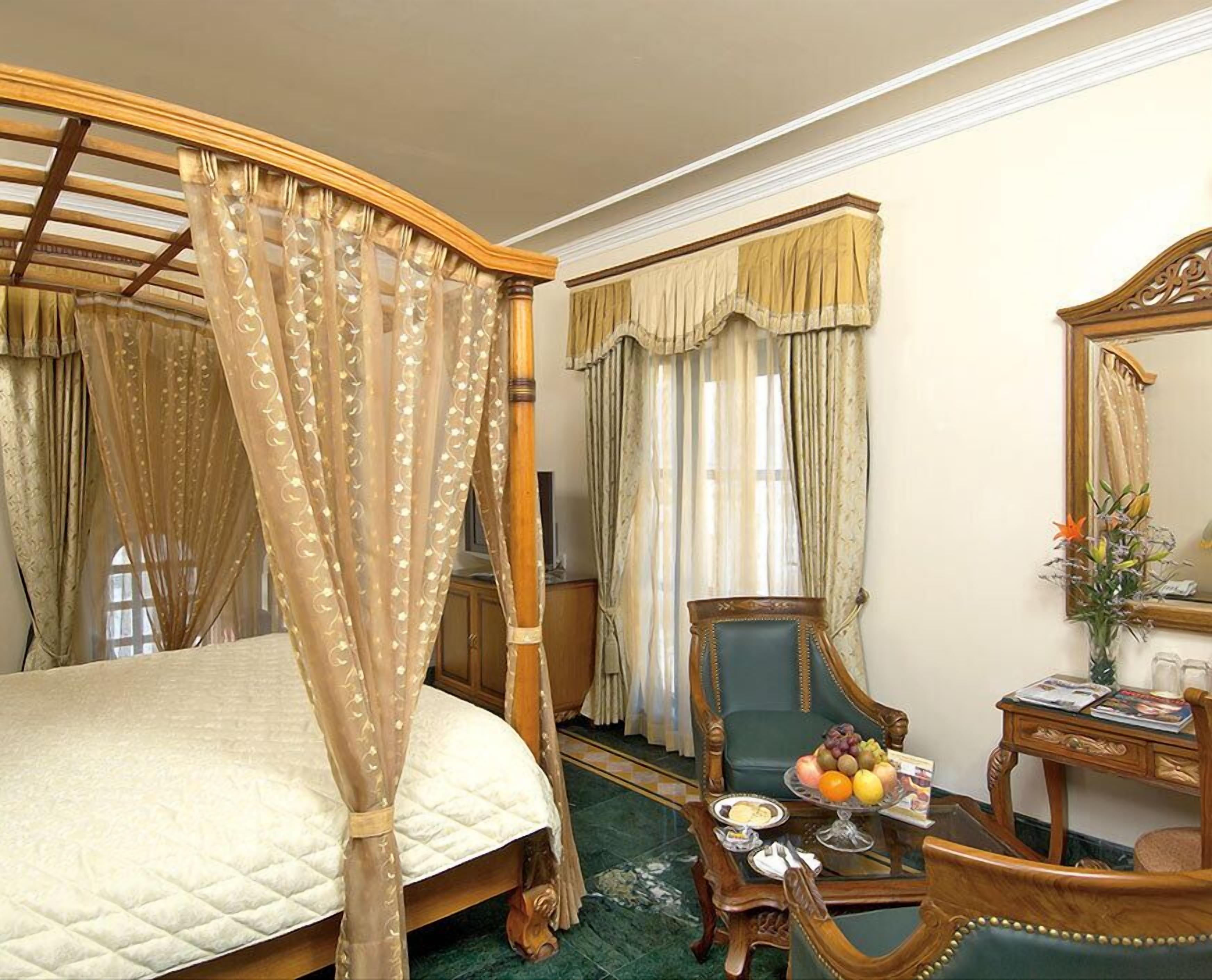 Ropa de cama de alta calidad y minibar 