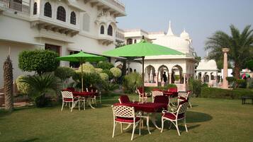 Área de parrillas y picnic