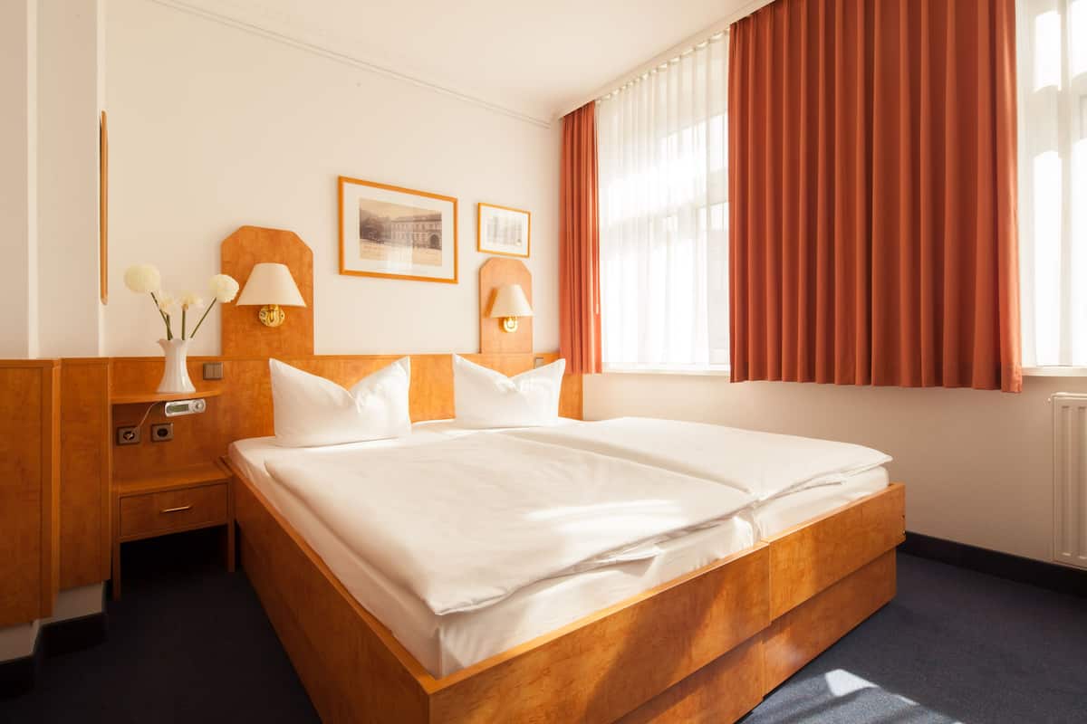 Premium bedding, minibar, in-room safe, desk