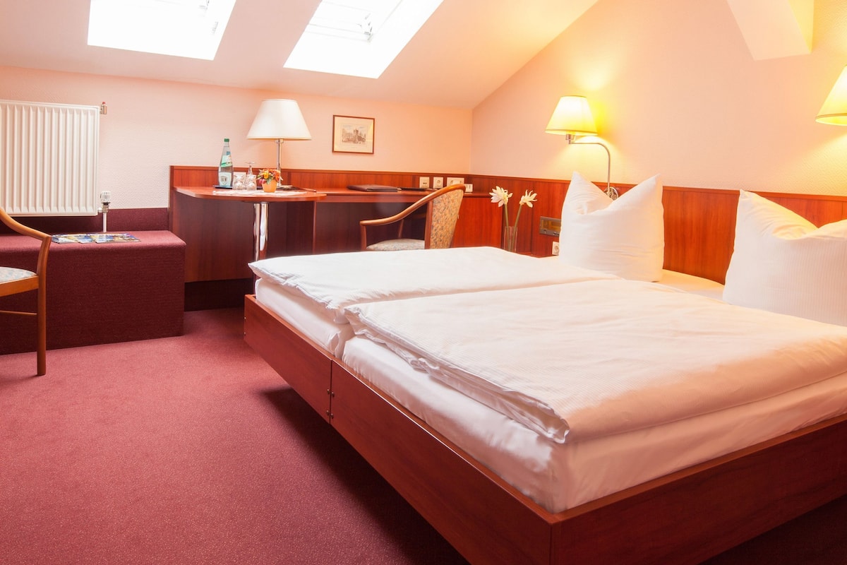 Premium bedding, minibar, in-room safe, desk