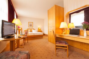 Ropa de cama de alta calidad, minibar, caja fuerte y escritorio