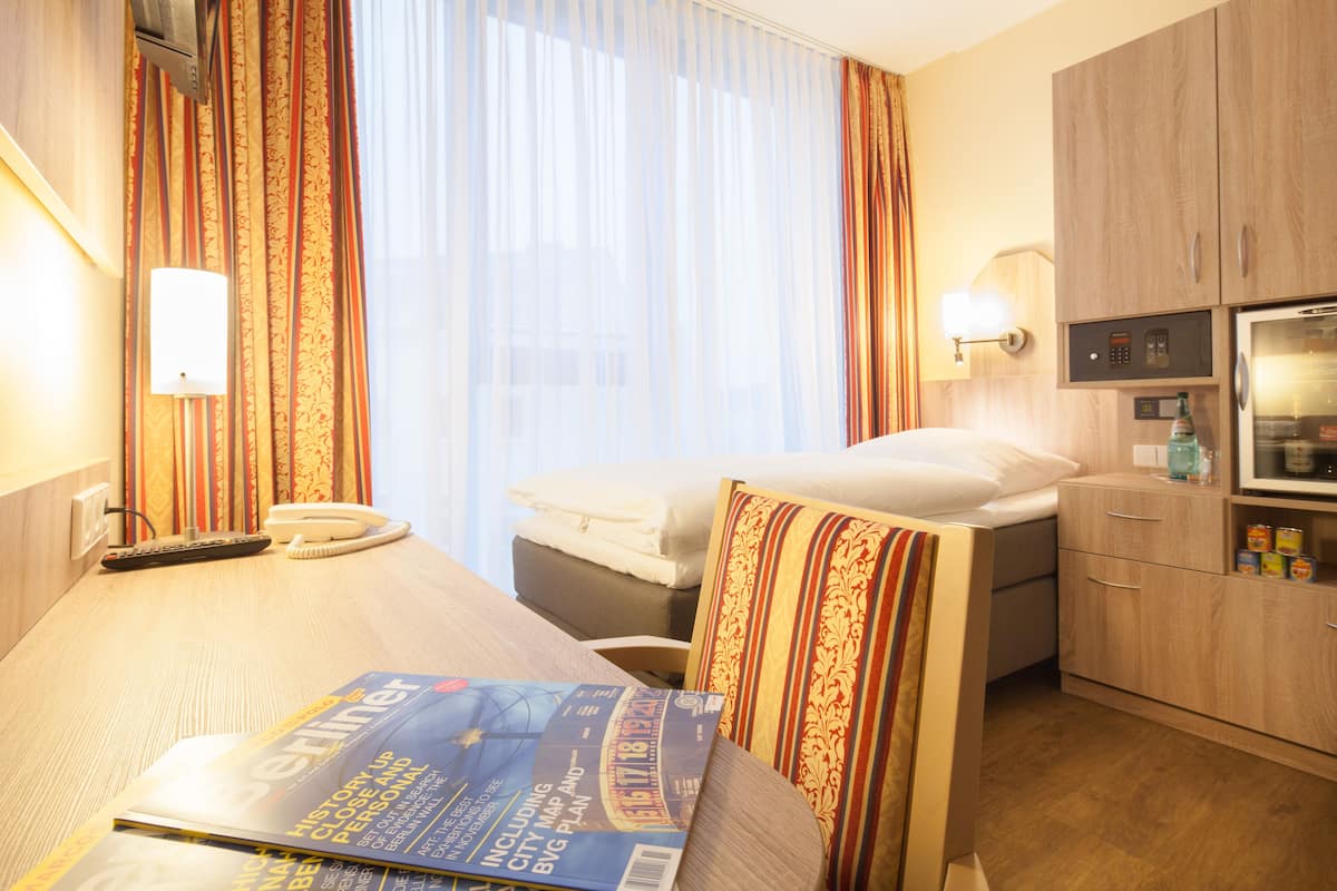 Deluxe Single Room | Premium bedding, minibar, in-room safe, desk