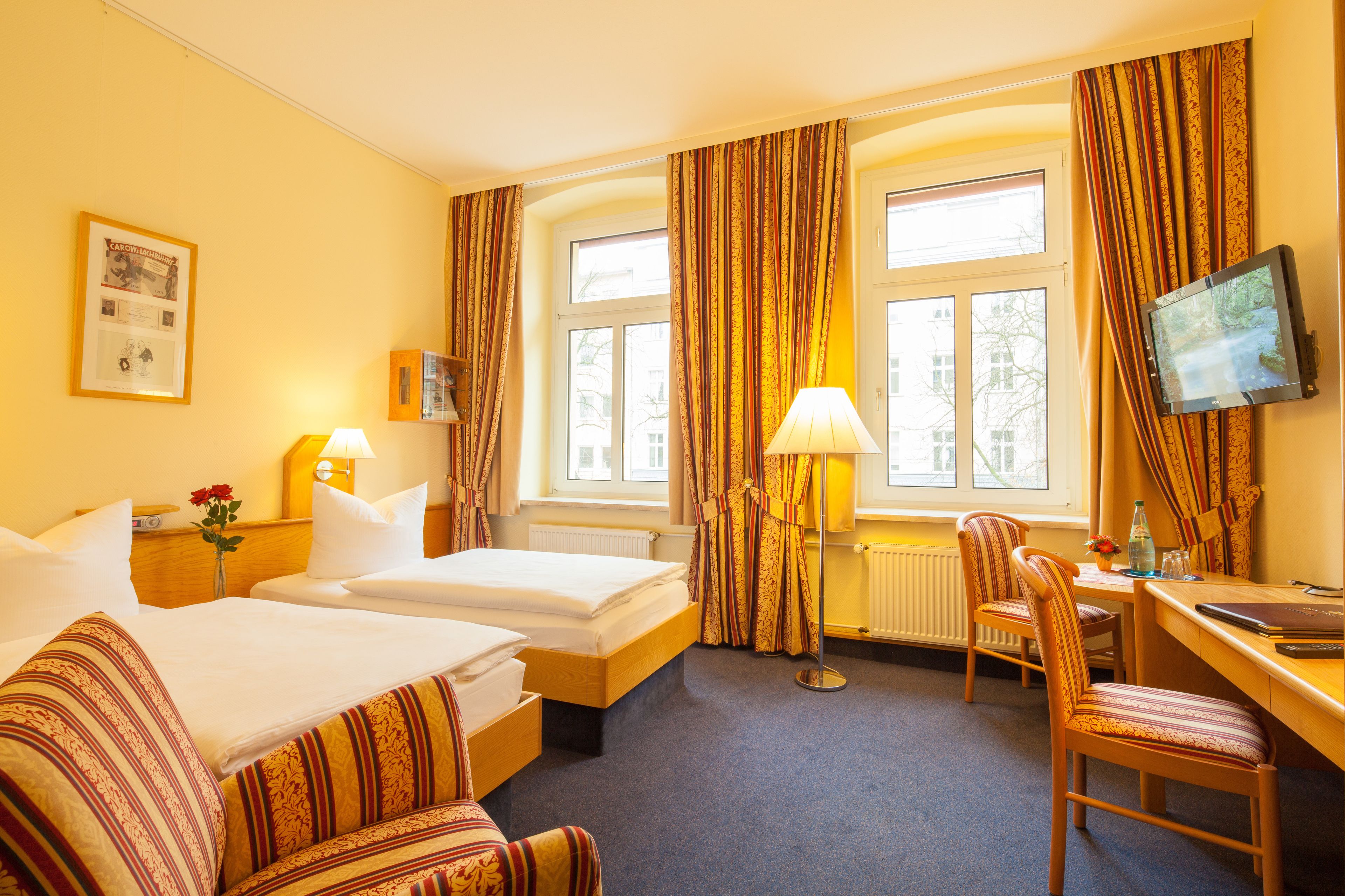 Hochwertige Bettwaren, Minibar, Zimmersafe, Schreibtisch