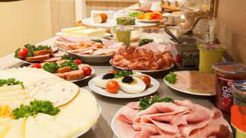 ุจูููู ูุทูุฑ ููู
ููุง ุจุชูููุฉ ูุฏุฑูุง (15.00 EUR ููุดุฎุต)