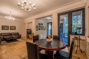 Lobby - Iliani Hotel (Tbilisi)