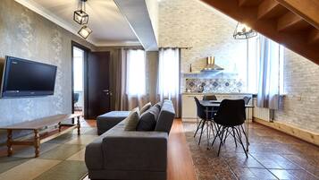 Duplex (Suite) | Living area | 130-cm LED TV with satellite channels, TV, heated floors