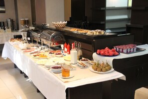Enjoy a sumptuous spread of fresh fruits, pastries, and beverages at our buffet.