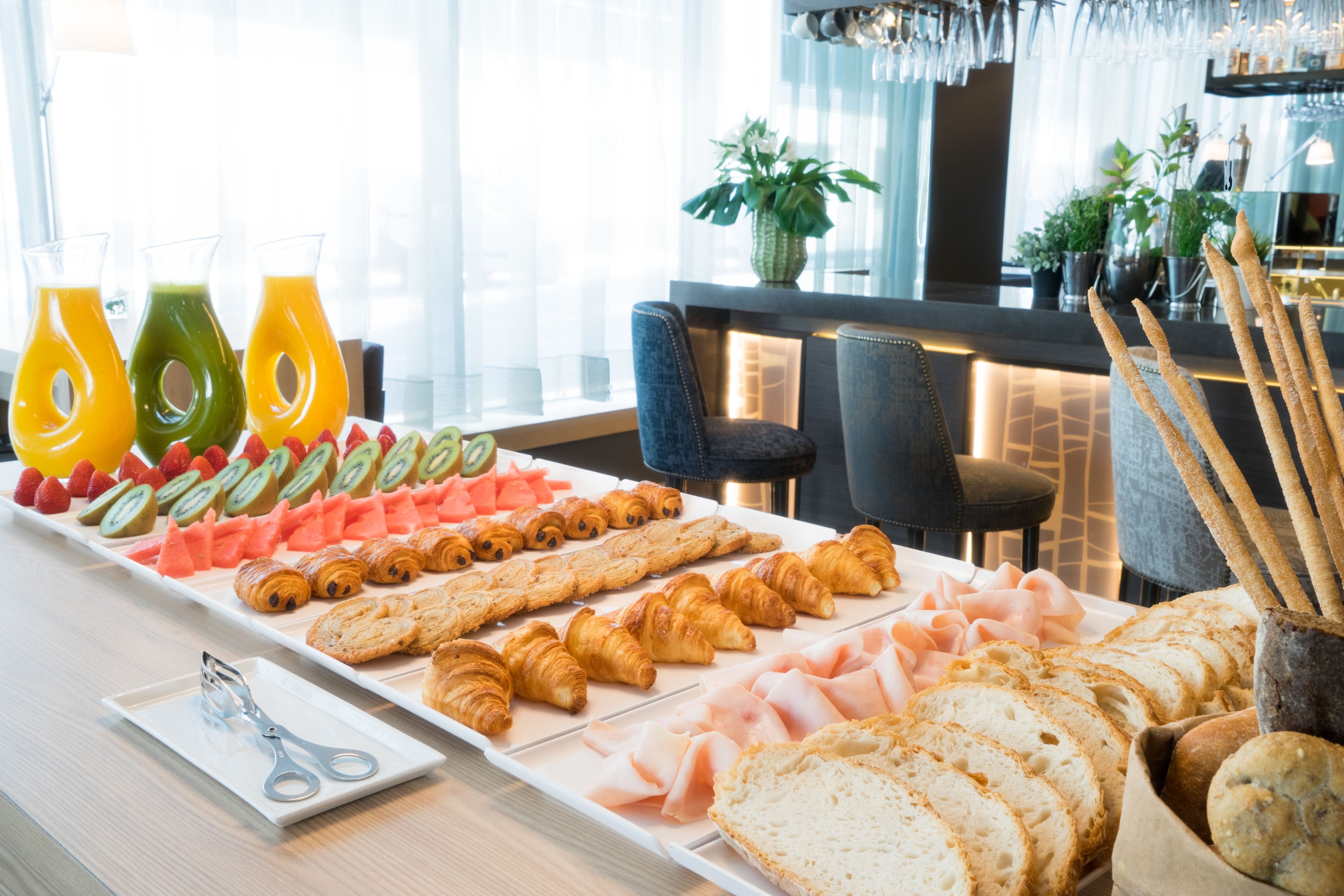 Bữa sáng buffet hàng ngày (20.90 EUR/mỗi người) 