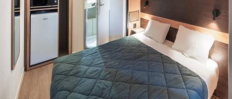 Standard Room, 1 Queen Bed