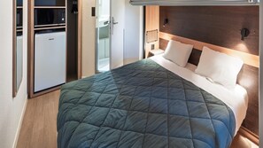 Standard Room, 1 Queen Bed