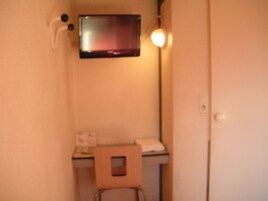 Desk, blackout drapes, free WiFi, bed sheets