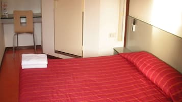 Standard Room, 1 Double Bed | Desk, blackout drapes, free WiFi, bed sheets