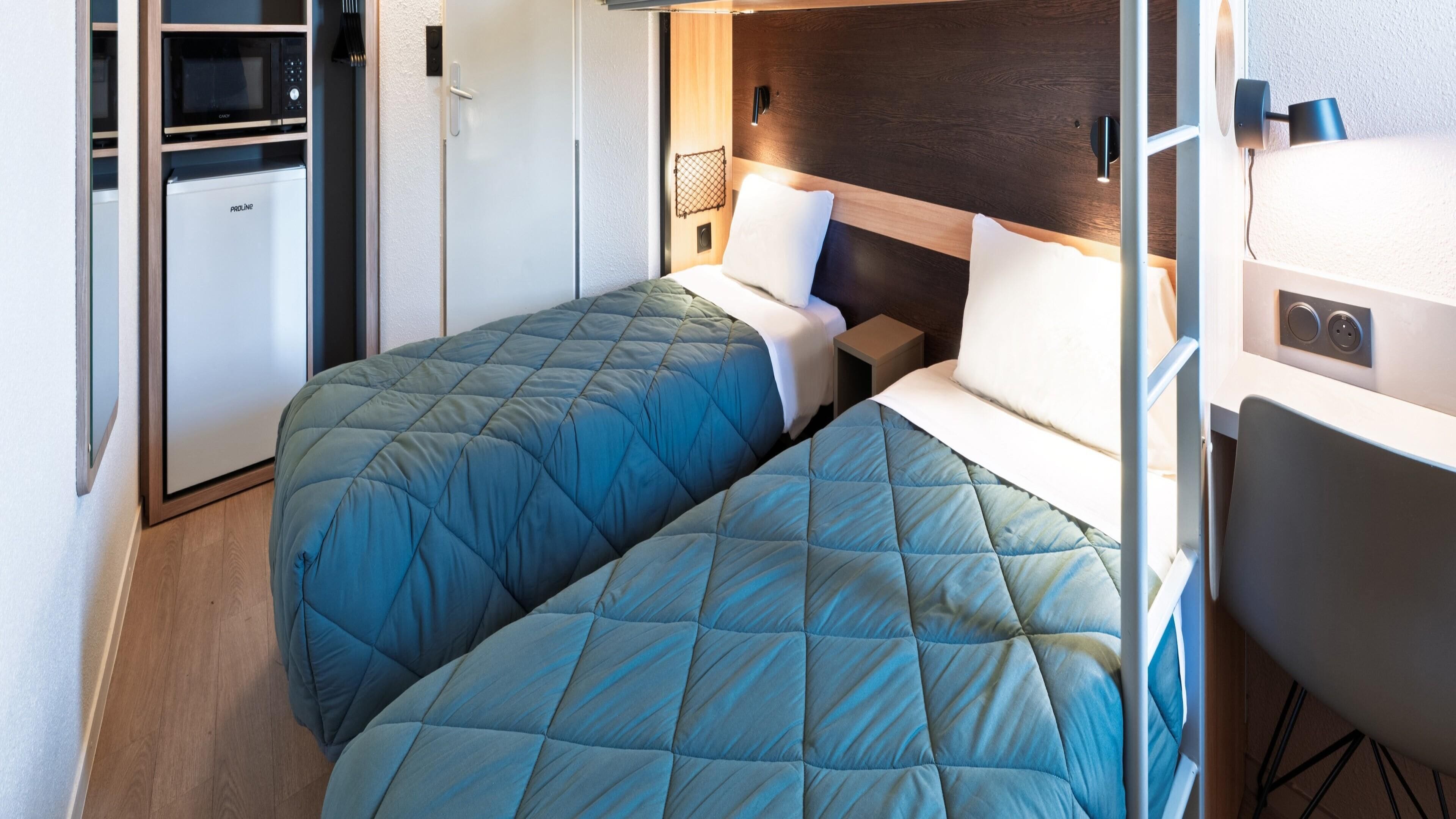 Standardrum - 2 enkelsängar | Skrivbord, mörkläggningsgardiner, gratis wi-fi och sängkläder