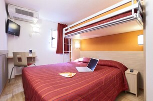 Escrivaninha, espaço de trabalho para notebook, cortinas blackout