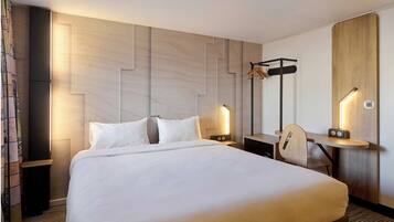 Double Room, Non Smoking | Desk, blackout drapes, soundproofing, free WiFi