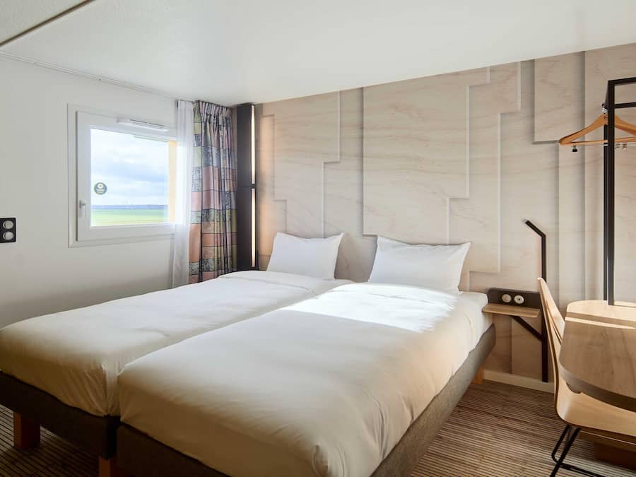 Twin Room, Non Smoking | Desk, blackout drapes, soundproofing, WiFi (free)
