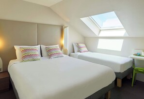 Bureau, rideaux occultants, chambres insonorisées, Wi-Fi gratuit