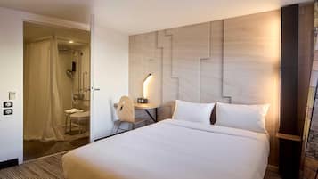 Double Room, Mobility Accessible, Non Smoking | Desk, blackout drapes, soundproofing, free WiFi