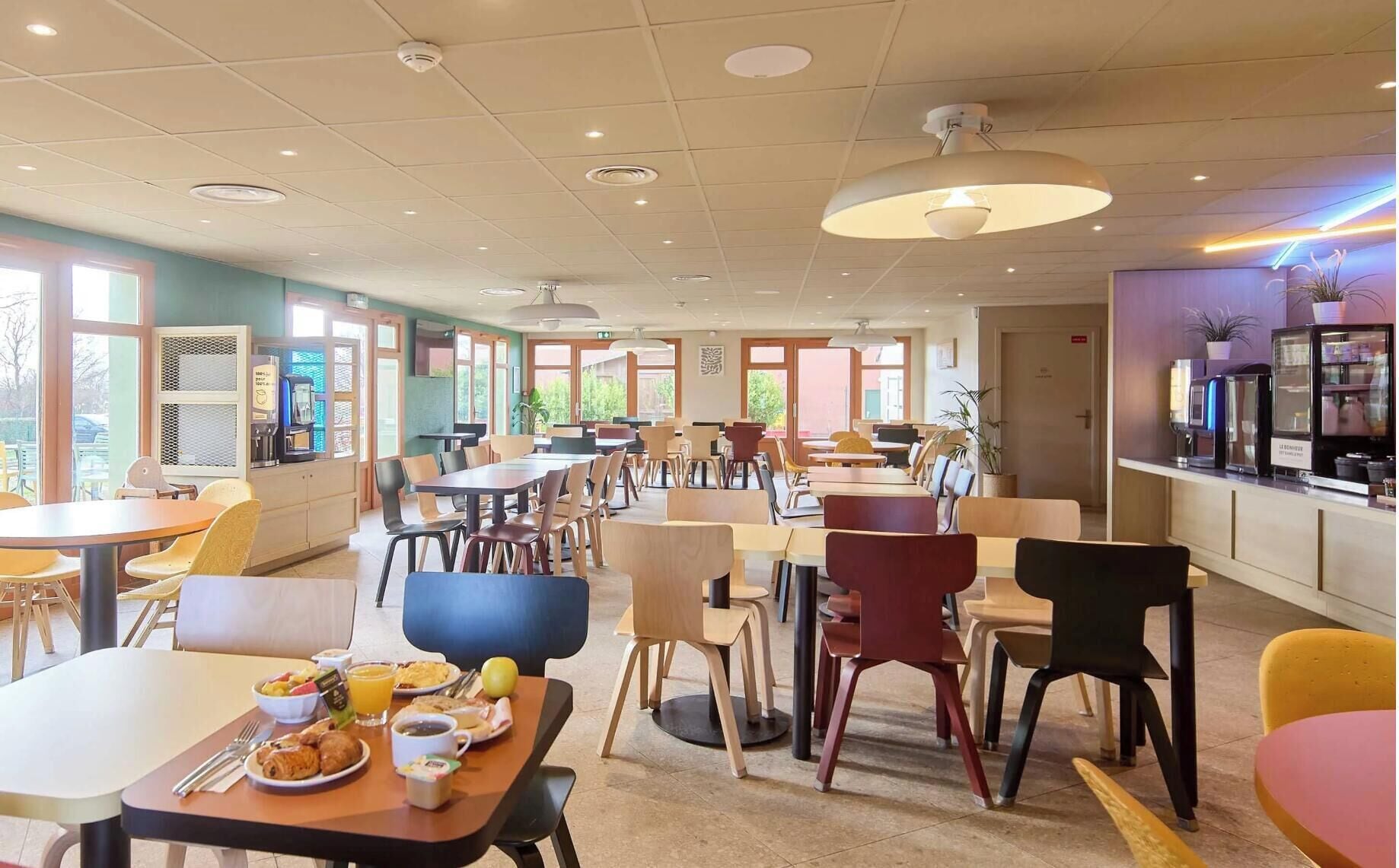 Daily buffet breakfast for a fee