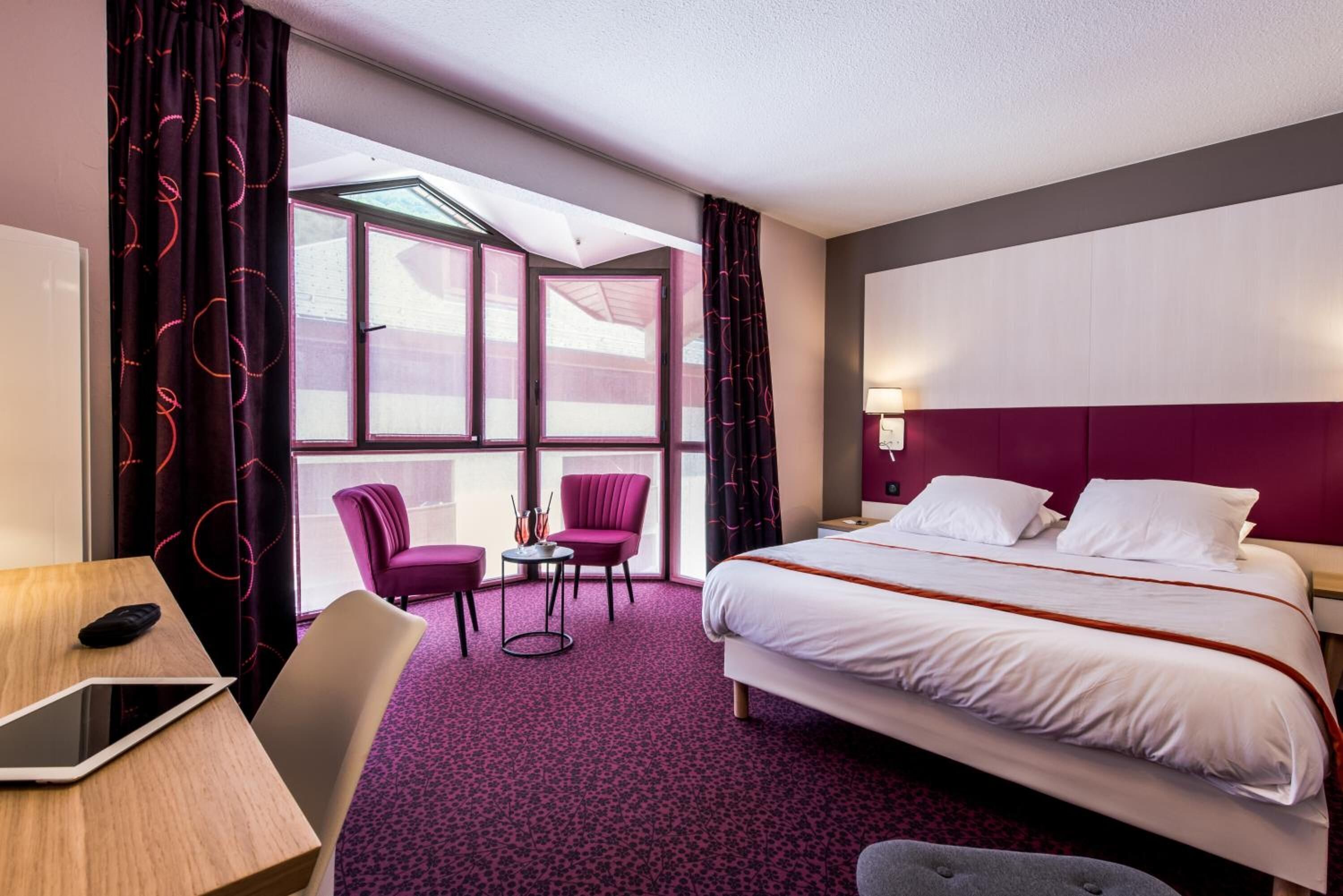 in-room safe, desk, blackout curtains, free wifi