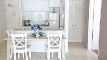 Premium Apartment, 1 Bedroom, Sea View | Private kitchen