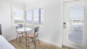 Rom – standard, ved stranden | Utsikt mot strand/hav