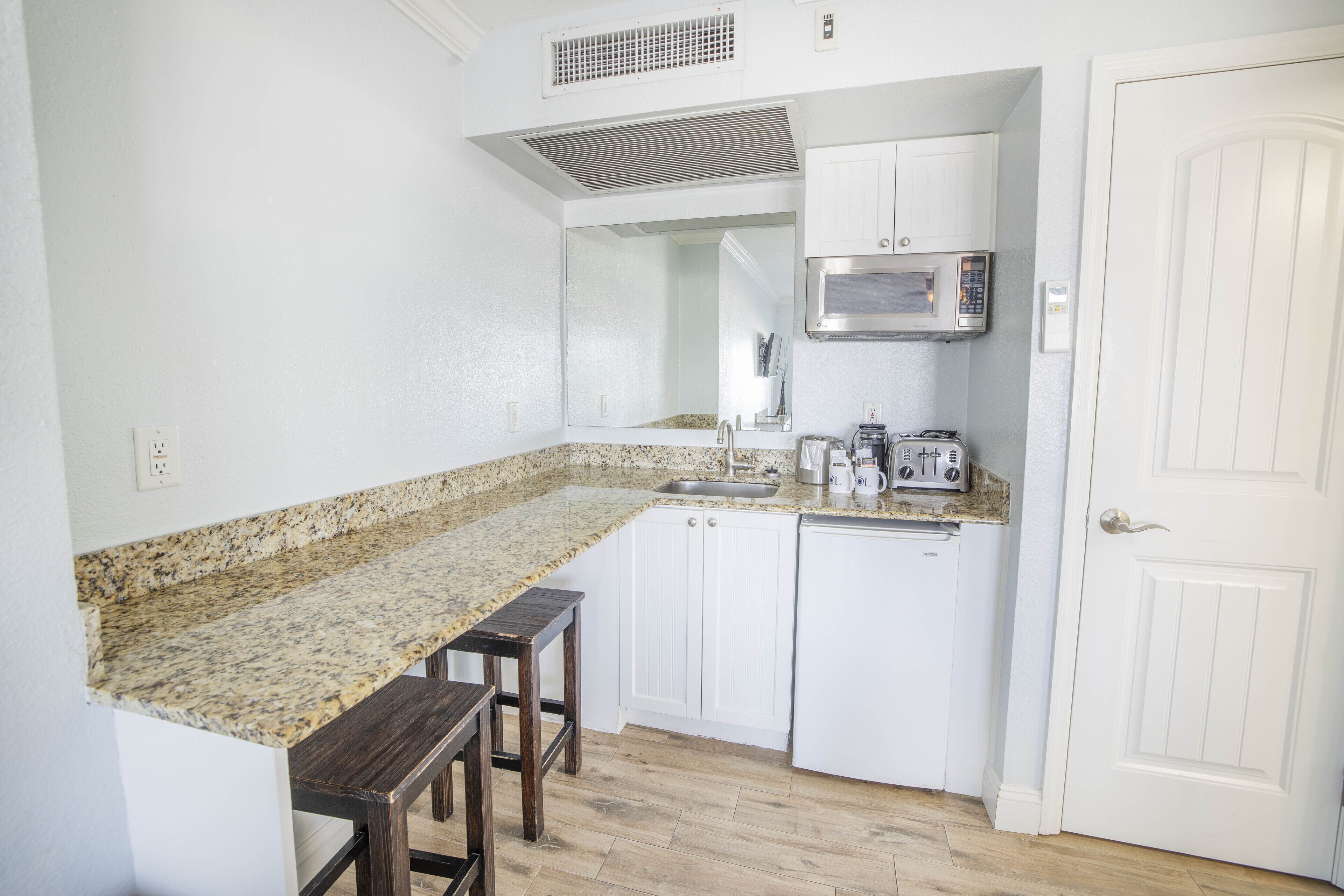 standard room, beachside | private kitchenette | mini-fridge, microwave, coffee/tea maker